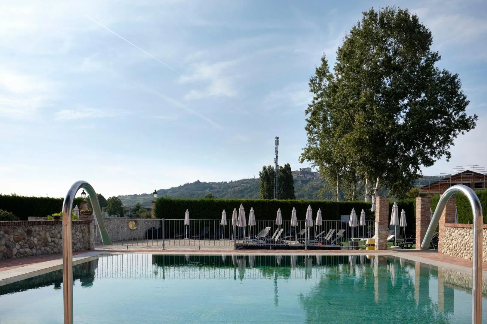 La piscina all'aperto dell'hotel